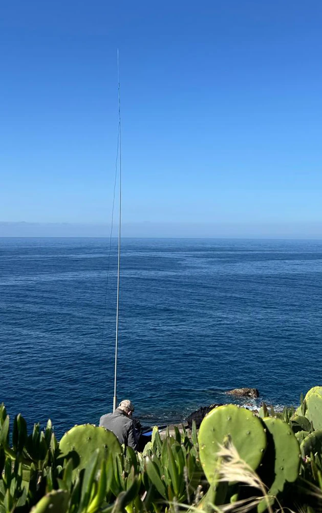 Vertikal Antenne am Meer in Madeira