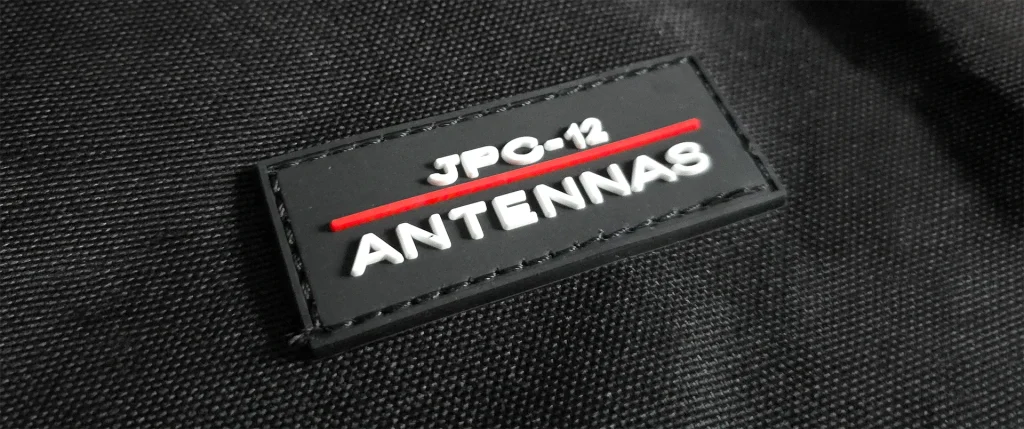 Rubber Patch auf der schwarzen Tasche der JPC-12 Vertikal Portabel Antenne Nahaufnahme.