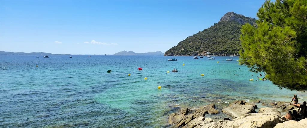 Blick auf das Wasser bei Playa de Formentor
