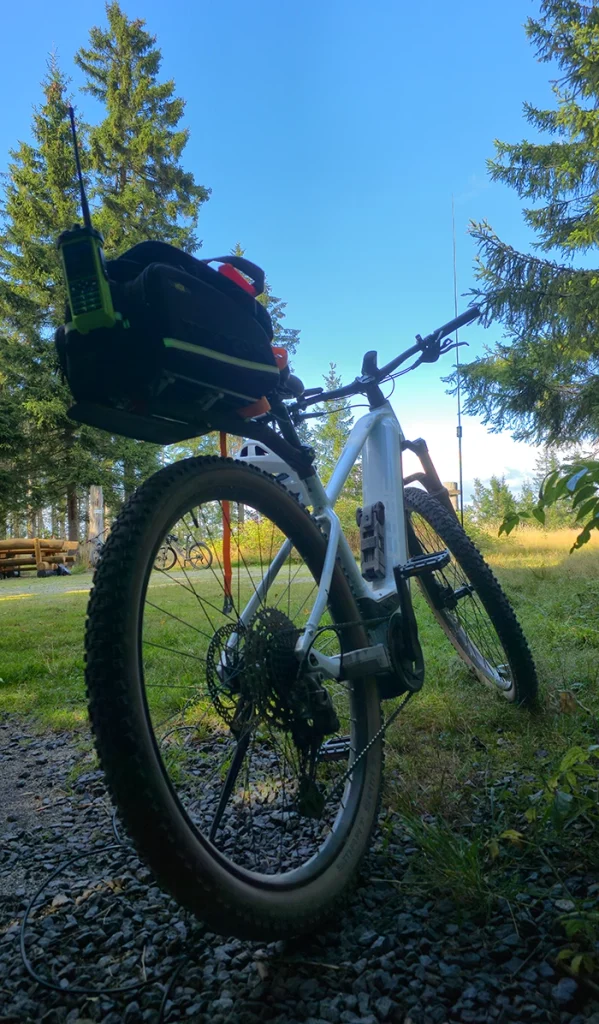 Cube E-Bike im Steinwald am Oberpfalzturm.
