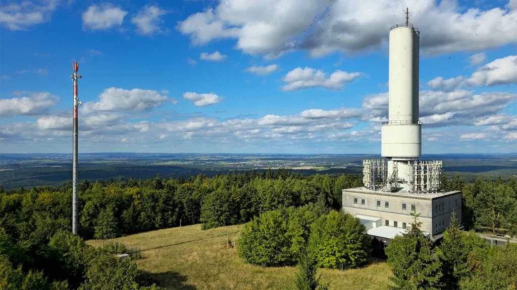 Grosser Kornberg, Blick vom Aussichtsturm zum Funkturm