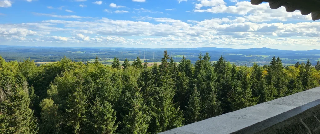 Großer Kornberg im Fichtelgebirge. Blick vom Aussichtsturm richtung Süden