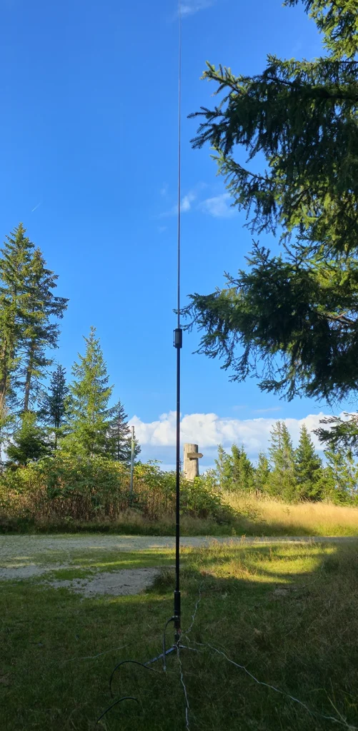 JPC12 Vertikalantenne bei SOTA AKtivierung auf der Platte, neben dem Oberpfalzturm.